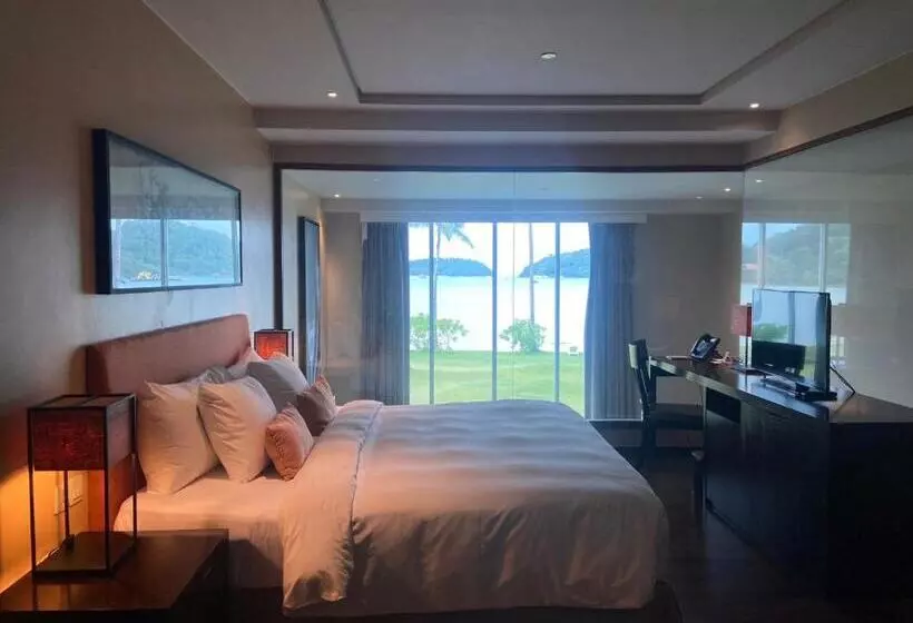 キングサイズベッドのスイートルーム, Phuket Panwa Beachfront Resort