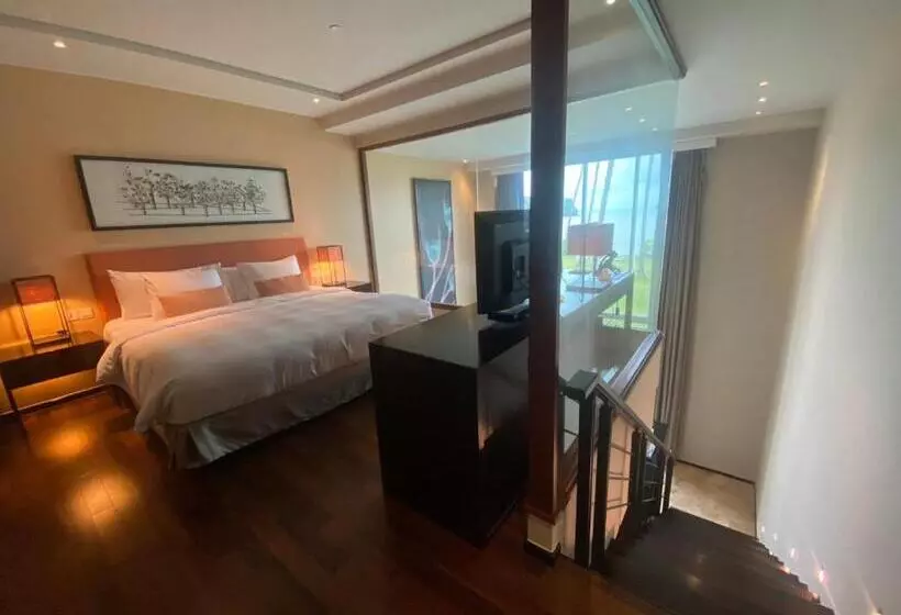 キングサイズベッドのスイートルーム, Phuket Panwa Beachfront Resort