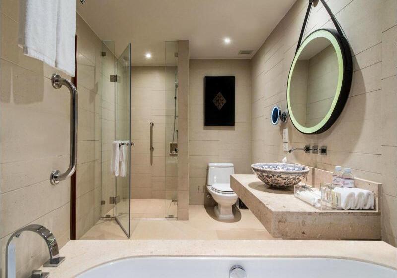 חדר סטנדרט עם מיטת קינג, Phuket Panwa Beachfront Resort