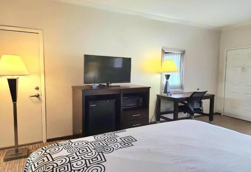 キングサイズベッドのデラックススイート, Days Inn By Wyndham Navasota