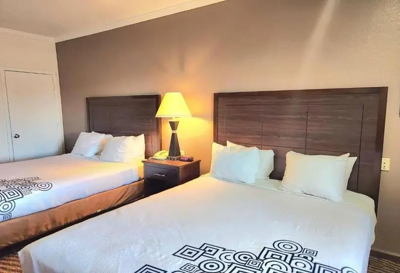 身障者適用クイーンサイズベッドルーム, Days Inn By Wyndham Navasota