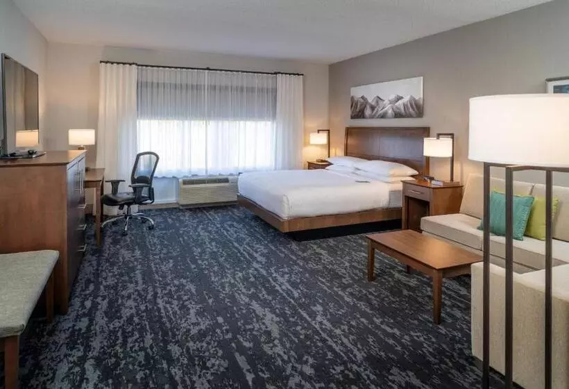 キングサイズベッドのスタンダードルーム, Delta Hotels By Marriott Huntington Mall