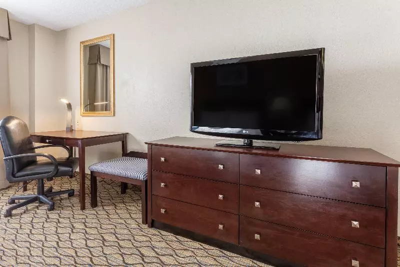 キングサイズベッドのスタンダードルーム, Holiday Inn Express Charles Town, An Ihg
