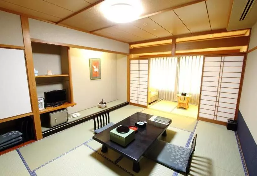 スタンダード4人部屋, Yanagiya