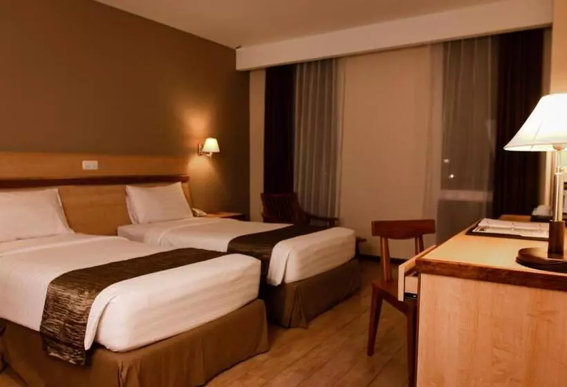 اتاق اجرایی با تخت بزرگ, Merapi Merbabu Hotel Yogyakarta Powered By Archipelago