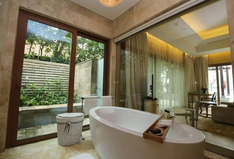 ویلای 2 خوابه, Resorts World Sentosa  Equarius Villas