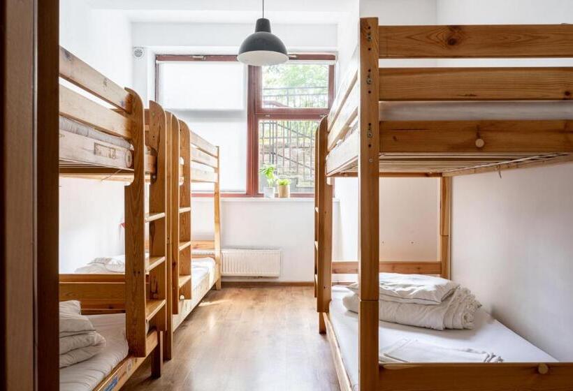 تختخواب در اتاق مشترک, Target Hostel