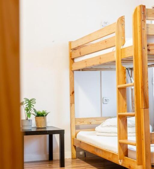 سرير فى غرفة مشتركه, Target Hostel