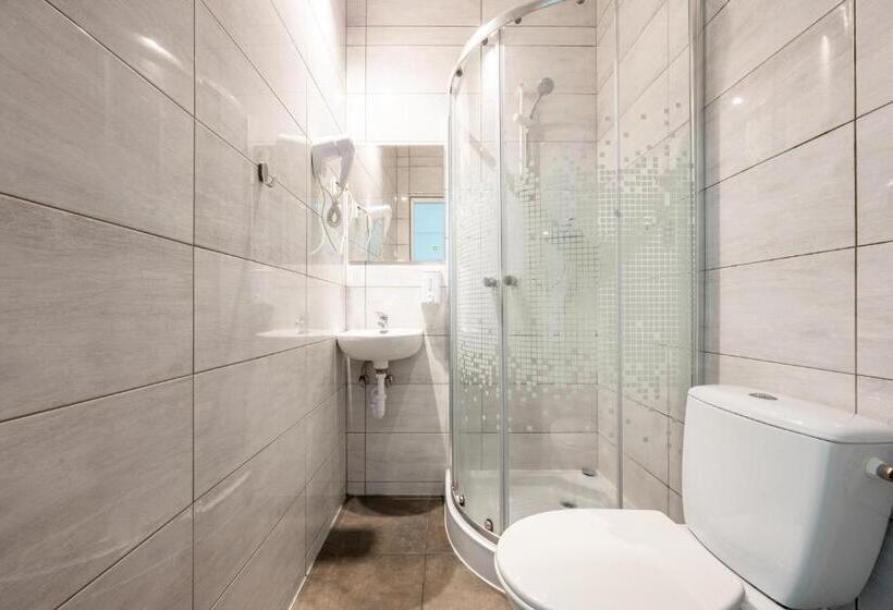 اتاق استاندارد, Target Hostel