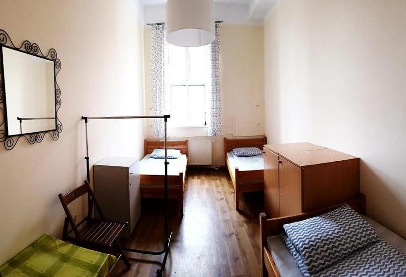 اتاق استاندارد سه نفره, Hostel Orange Plus
