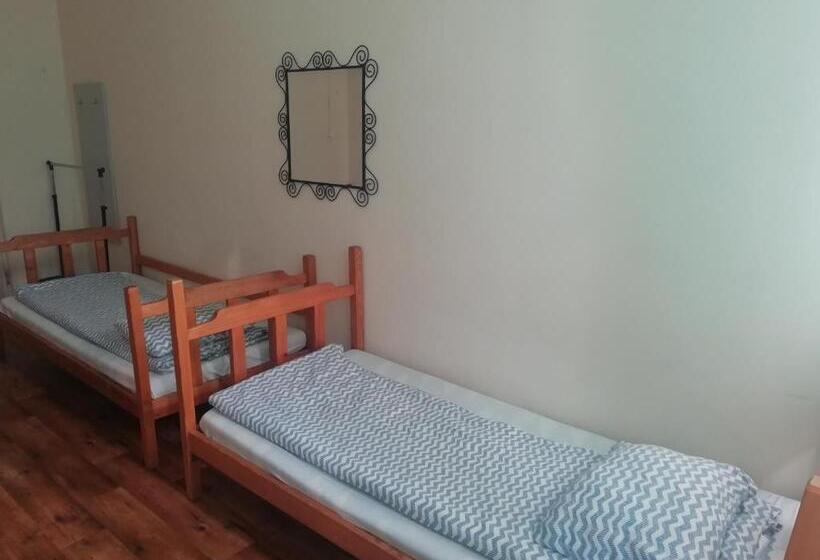 تختخواب در اتاق مشترک, Hostel Orange Plus