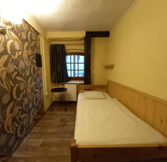 اتاق استاندارد یک نفره, Hostel Orange