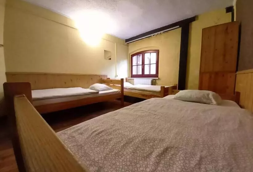 اتاق استاندارد سه نفره, Hostel Orange