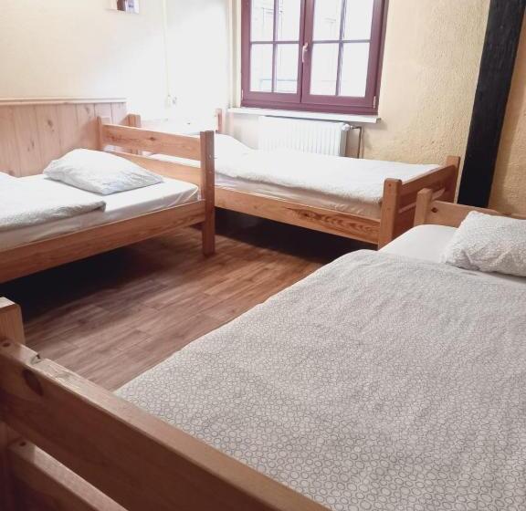 اتاق استاندارد سه نفره, Hostel Orange