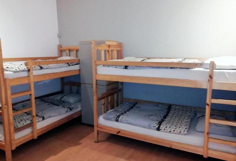 تختخواب در اتاق مشترک, Hostel Orange