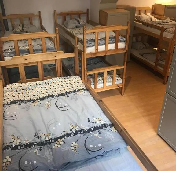 تختخواب در اتاق مشترک, Hostel Orange