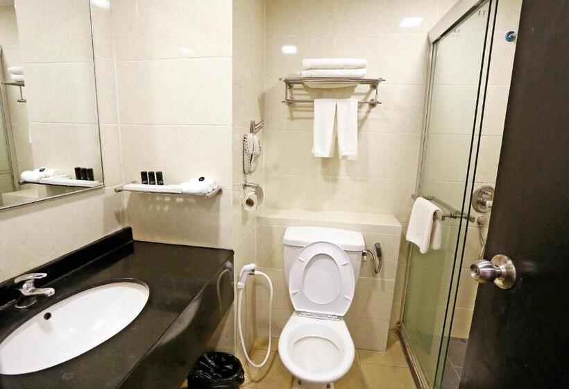 جناح جونيور, Borneo Royale