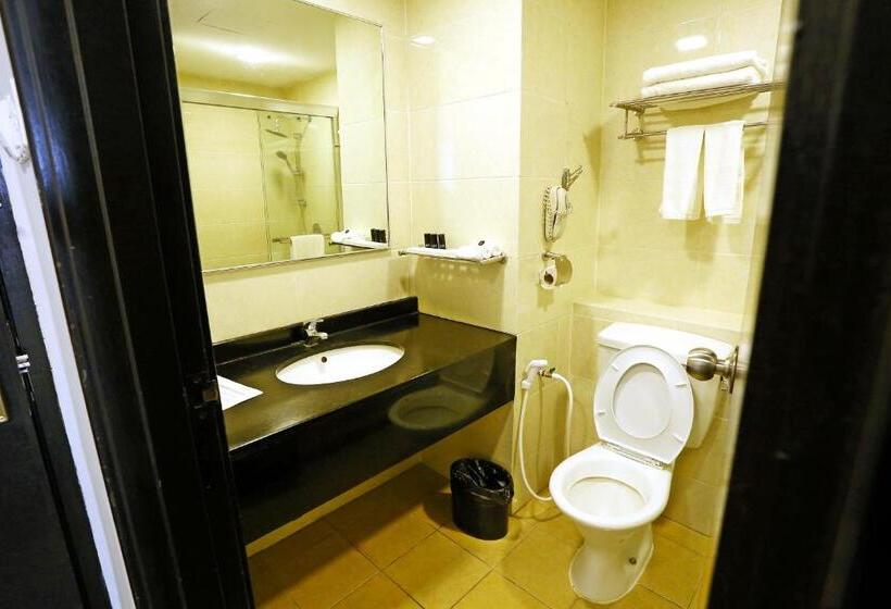 جناح جونيور, Borneo Royale