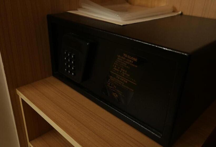 جناح جونيور, Borneo Royale