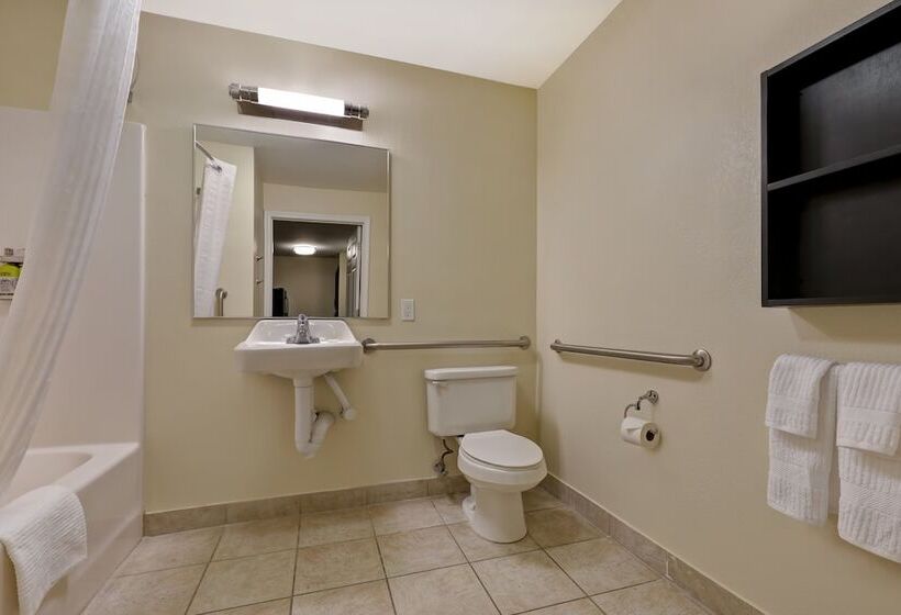 جناح لذوى الاحتياجات الخاصة, Candlewood Suites Indianapolis   South, An Ihg