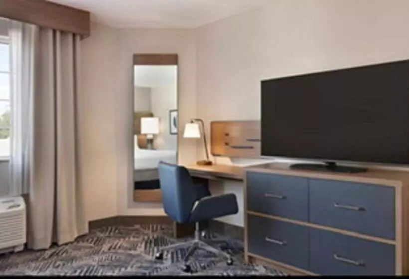 キングサイドベッドのスタンダードワンルーム, Candlewood Suites Mount Pleasant, An Ihg