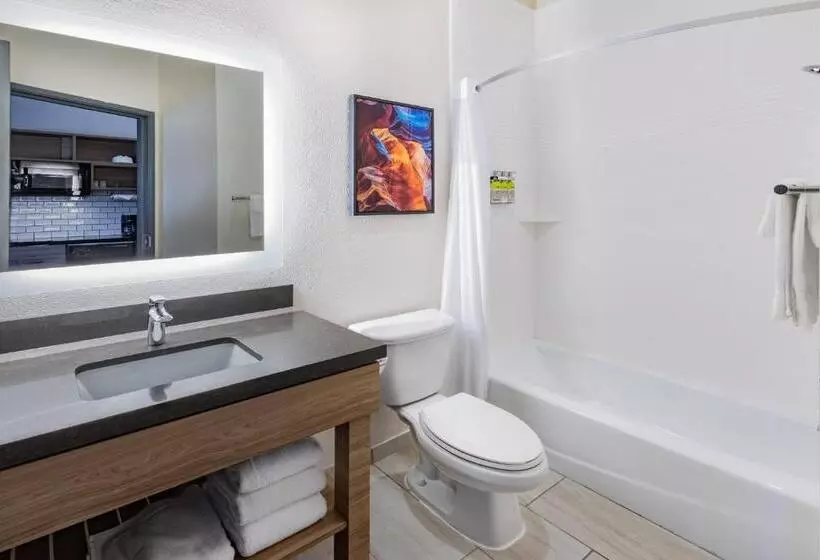 キングサイドベッドのスタンダードワンルーム, Candlewood Suites Mount Pleasant, An Ihg