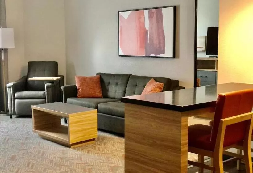 キングサイドベッドのスタンダードワンルーム, Candlewood Suites Mount Pleasant, An Ihg