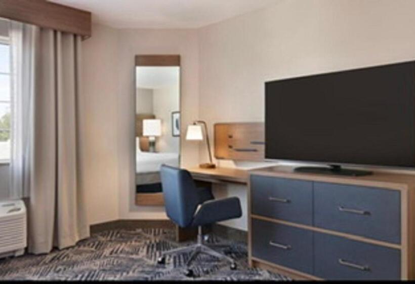 スタンダードスタジオ, Candlewood Suites Mount Pleasant, An Ihg