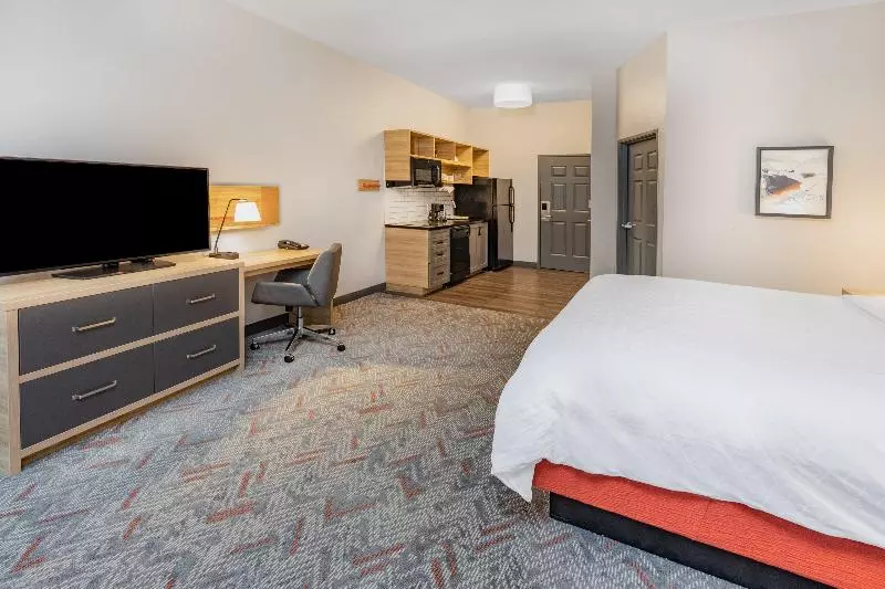 キングサイドベッドのスタンダードワンルーム, Candlewood Suites Mount Pleasant, An Ihg