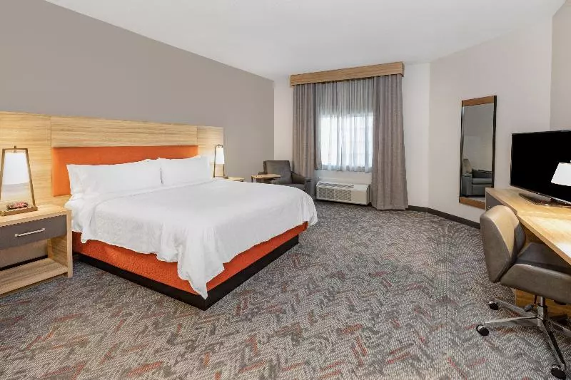 キングサイドベッドのスタンダードワンルーム, Candlewood Suites Mount Pleasant, An Ihg