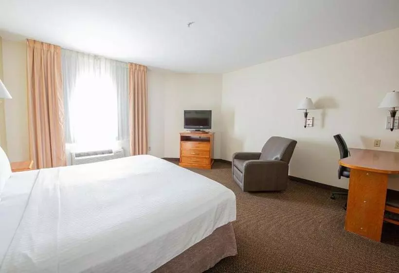 キングサイドベッドのスタンダードワンルーム, Candlewood Suites New Iberia, An Ihg