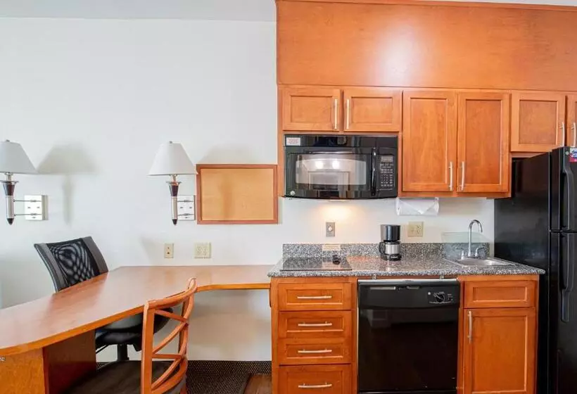 キングサイドベッドのスタンダードワンルーム, Candlewood Suites New Iberia, An Ihg