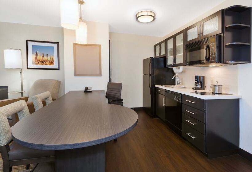 جناح, Candlewood Suites Polaris, An Ihg