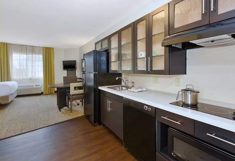 スタンダードスタジオ, Candlewood Suites Polaris, An Ihg