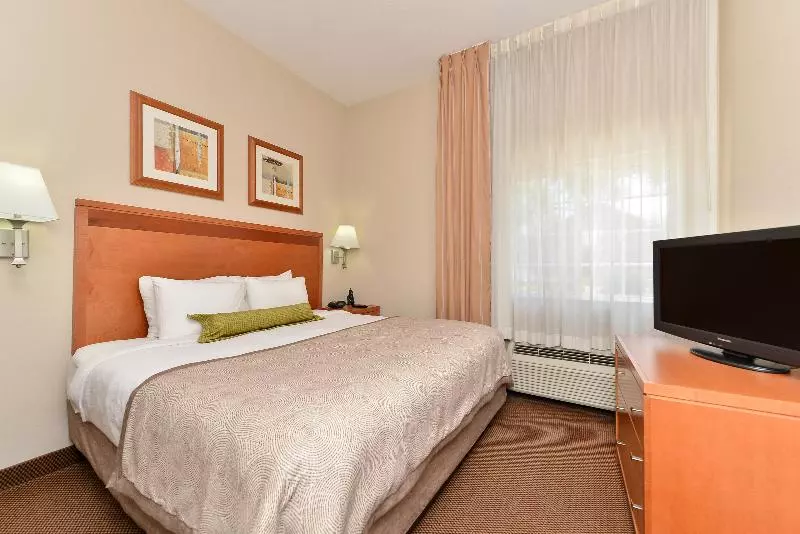 キングサイズベッドのスイートルーム, Candlewood Suites Winchester, An Ihg
