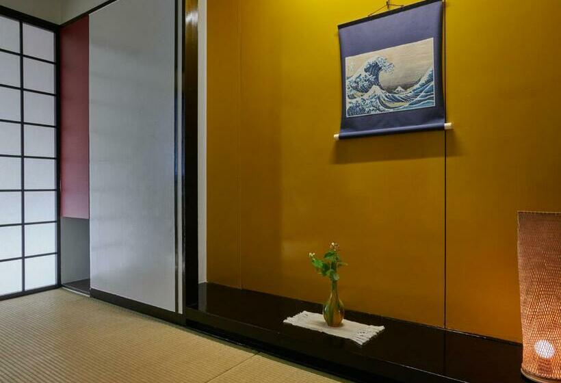 اتاق استاندارد چهار تخته, Ryokan Kohro