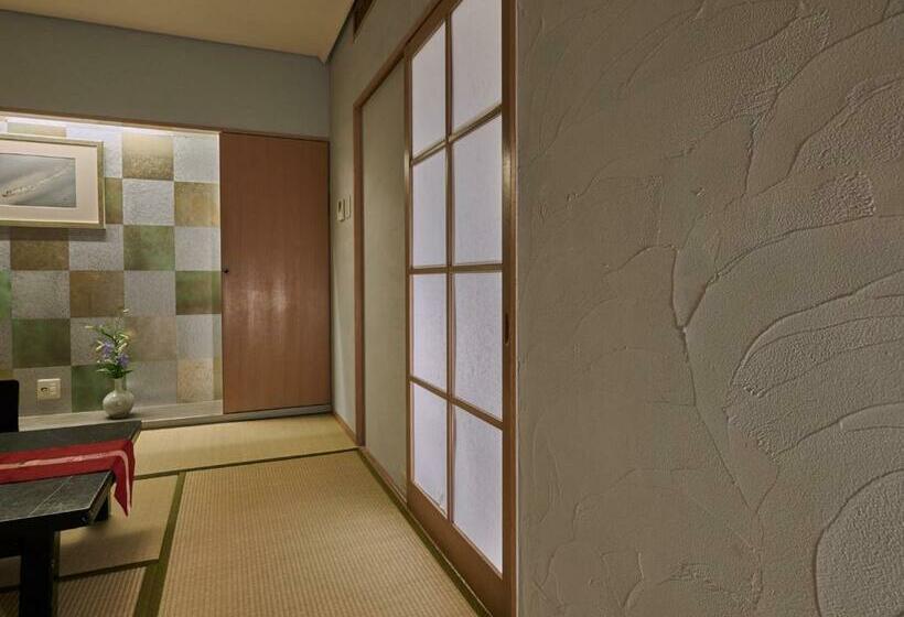 Четырехместный Номер Стандарт, Ryokan Kohro