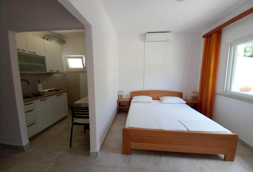 标准工作室带阳台, Accommodation Drasko