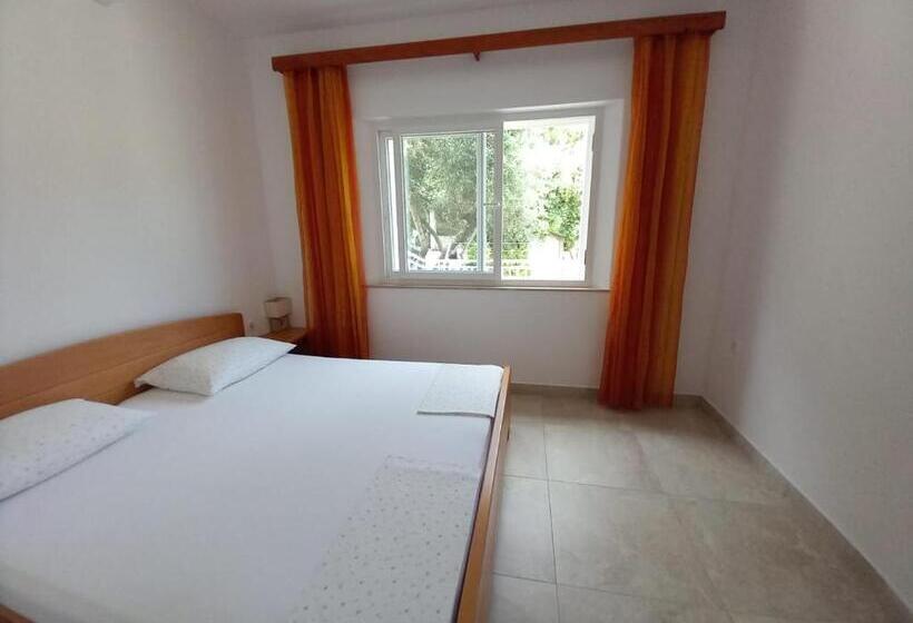 标准工作室带阳台, Accommodation Drasko