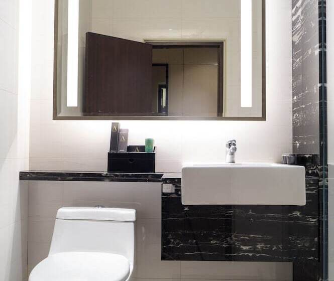 اتاق استاندارد یک تخته با سرویس بهداشتی مشترک, Ambassador Transit Hotel Terminal 2