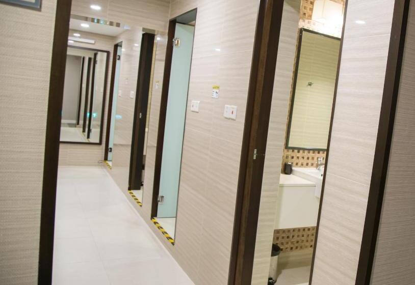 اتاق استاندارد یک تخته با سرویس بهداشتی مشترک, Ambassador Transit Hotel Terminal 2