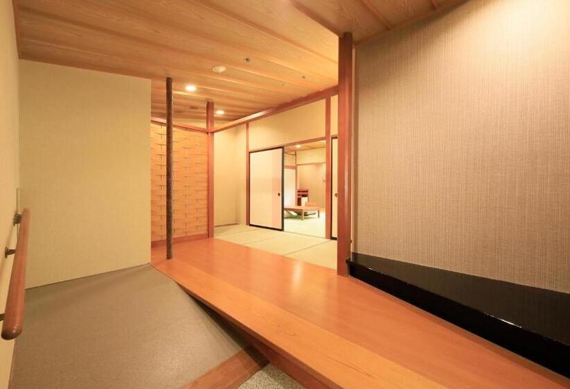 غرفة عائلية مطلّة علي الجبل, Bankokuya