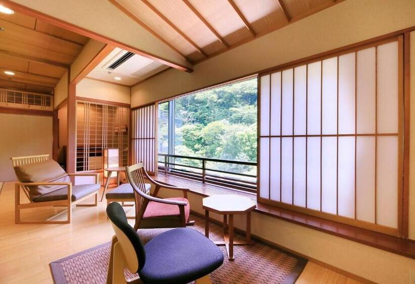 غرفة عائلية مطلّة علي الجبل, Bankokuya