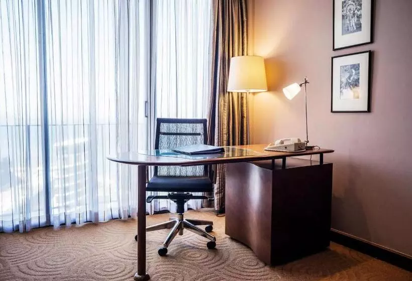 Presidenttisviitti, Crown