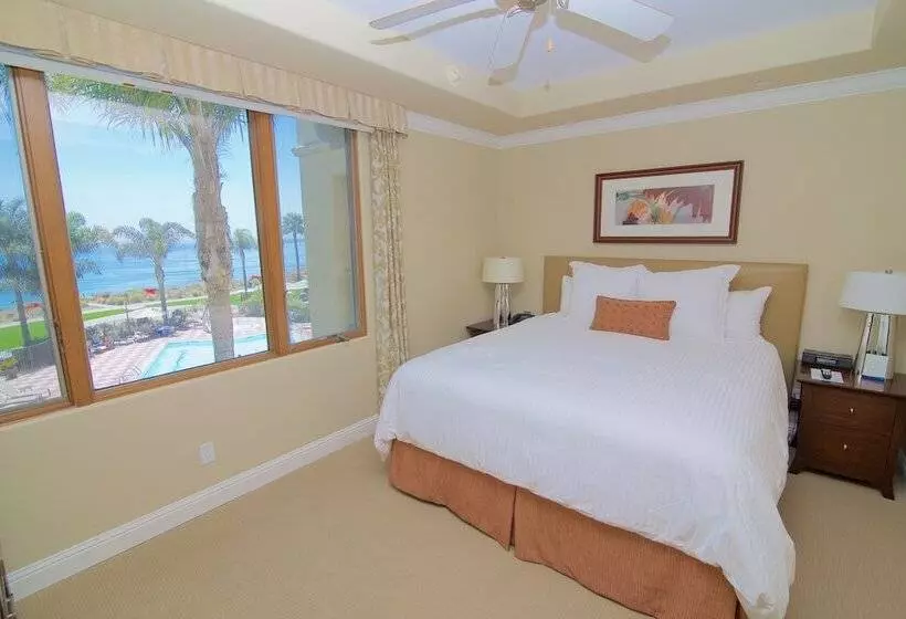 プールビュースイート, Dolphin Bay Resort And Spa
