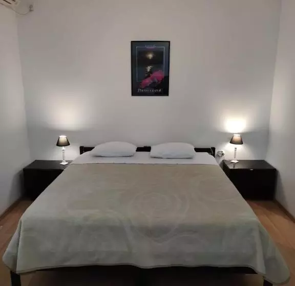 Delüks Oda, Private Accommodation Raspudic