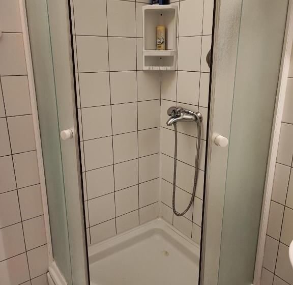 Quarto Standard Casa de Banho Partilhada, Private Accommodation Raspudic