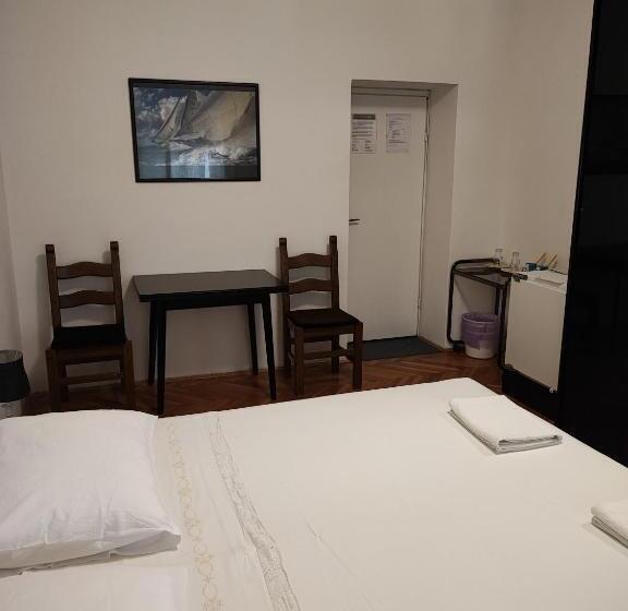 Quarto Standard Casa de Banho Partilhada, Private Accommodation Raspudic