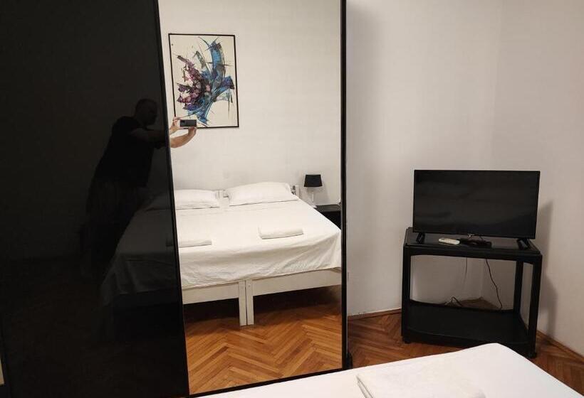 Quarto Standard Casa de Banho Partilhada, Private Accommodation Raspudic