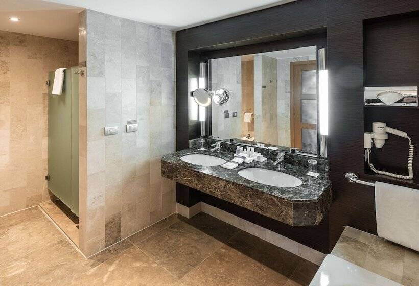 اتاق سوپریور, Radisson Hotel Astana